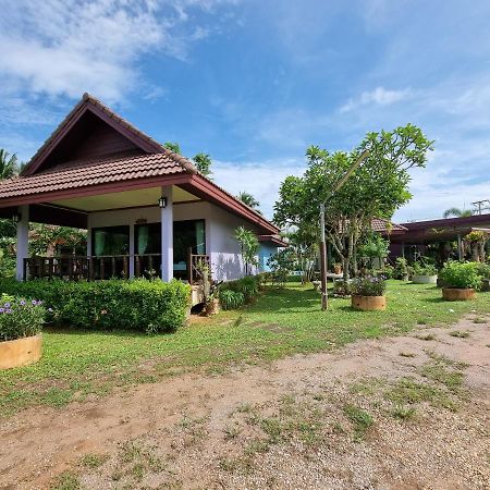 Pawarisa Resort Pathio Extérieur photo